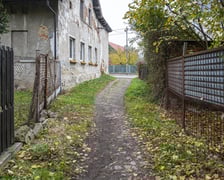 Muchobór Wielki. Tak przed remontem wyglądało przejście przez strumień Kasina łączące ulicę Stanisławowską z Samborską
